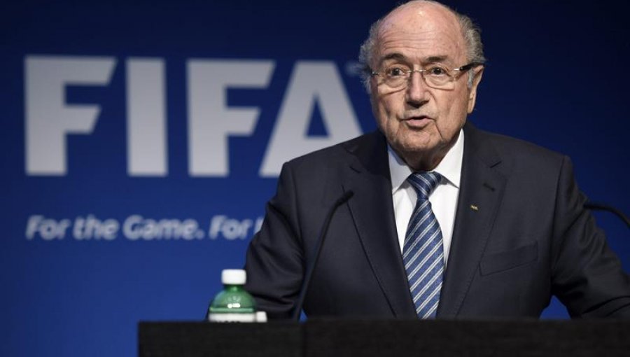 Joseph Blatter renuncia a la presidencia de la FIFA