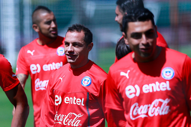 Marcelo Díaz llegó a Chile para sumarse a los trabajos de la Roja