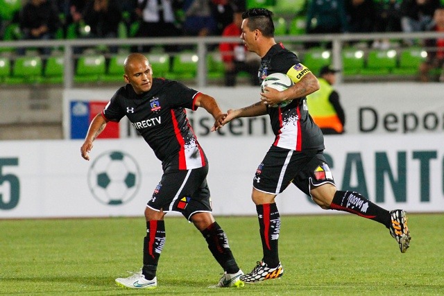 Paredes sobre Suazo: "Hasta el momento se está quedando en Colo Colo"