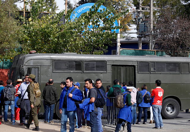 Cierran calle de Juan Pinto Durán a pedido de Sampaoli