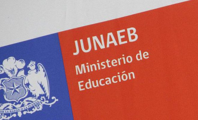 Funcionarios de Junaeb inician paralización de 48 horas