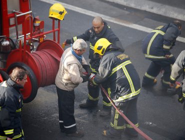 Indigente provocó incendio en Ruta 5 que paralizó al Metro