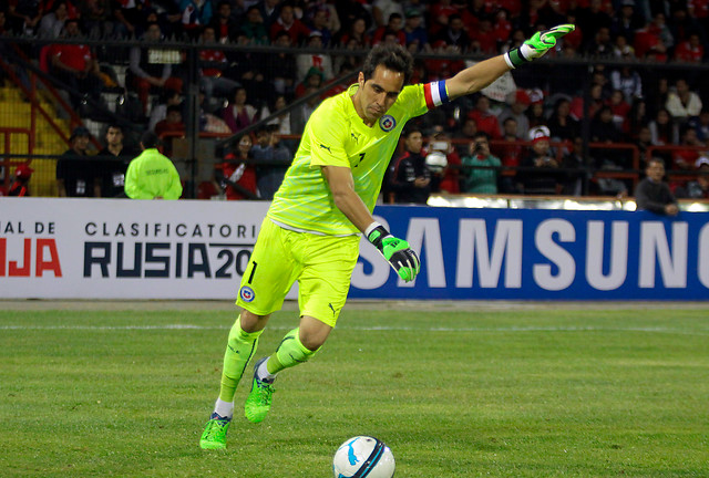 Claudio Bravo: "No me considero el mejor portero en la historia de Chile"