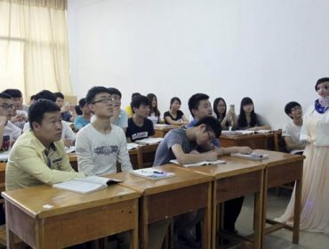 Robot hace clases en universidad china