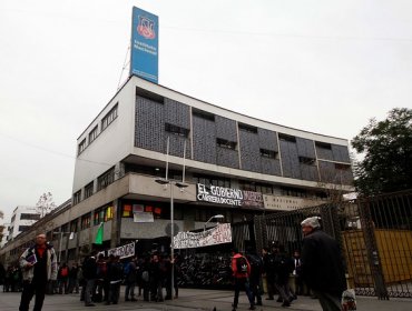 Alumnos del Liceo Nacional bloquean la Alameda