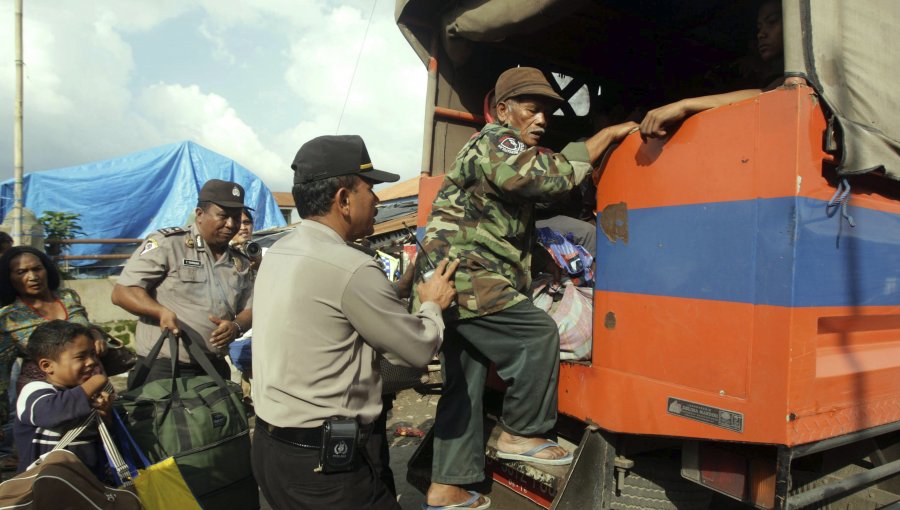 Indonesia: 6.000 personas son evacuadas por riesgo de erupción de volcán Sinabung