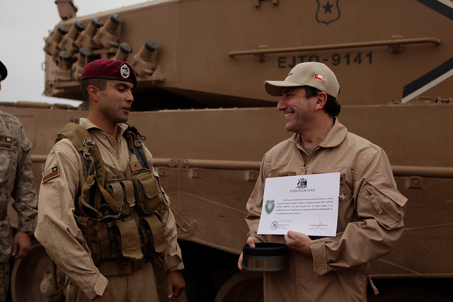 Ministro de Defensa inspecciona la VI División de Ejército en Arica