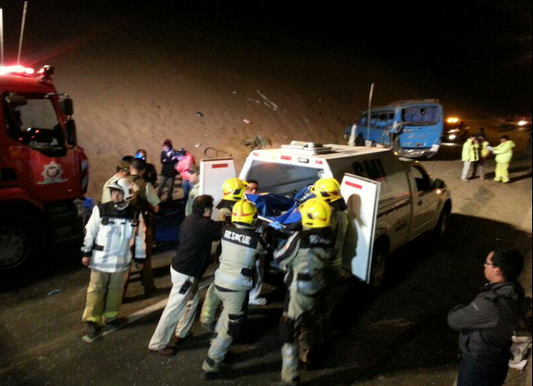 Iquique: Colisión múltiple deja cuatro muertos y decenas de heridos