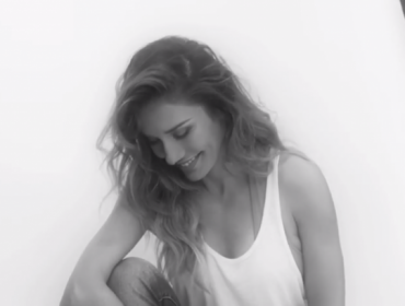 Carolina de Moras se luce con sensual portada en revista Women's Health