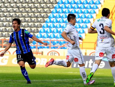Universidad Católica cerca de sumar al volante Carlos Espinosa
