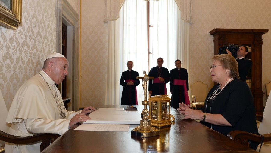 Vaticano: Reunión de Bachelet y el Papa fue “en un ambiente de cordialidad”