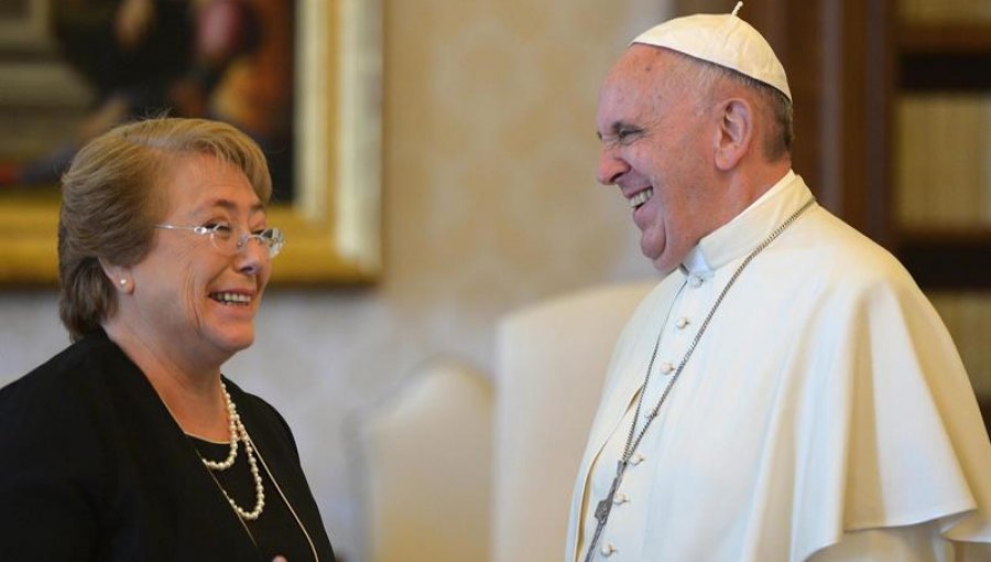 Presidenta Bachelet tras reunión con el Papa: Afirma que la Iglesia será considerada en nueva Constitución