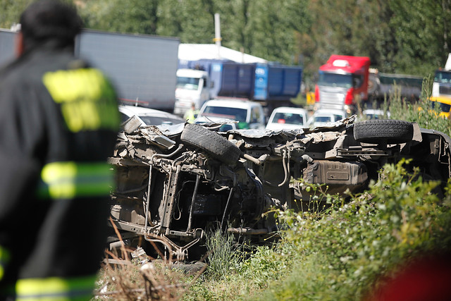 La Serena: Tractor choca contra auto y deja dos muertos