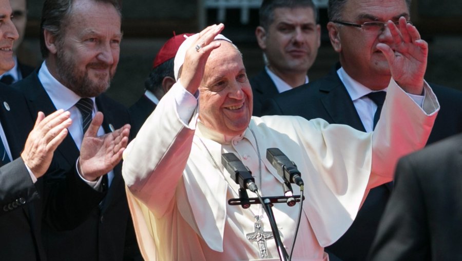 El Papa llegó a Sarajevo portando mensaje de paz