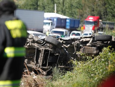 La Serena: Tractor choca contra auto y deja dos muertos