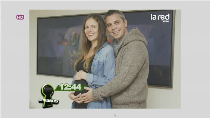 José Miguel Viñuela muestra por primera el embarazo de su mujer