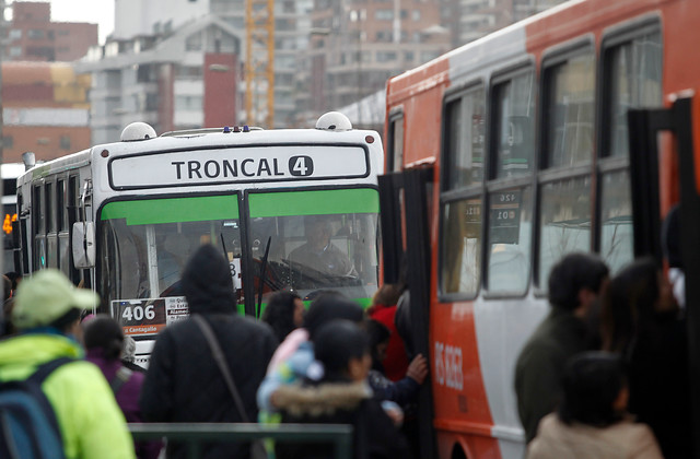 Trabajadores de Transantiago anuncian huelga a partir de mañana por mejoras laborales