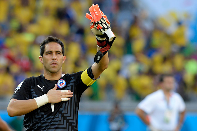 Copa América: Claudio Bravo arribó al país para sumarse a la Roja