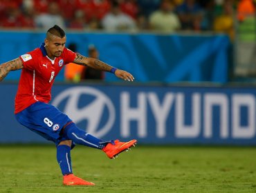 Retraso en el vuelo impide la llegada de Arturo Vidal