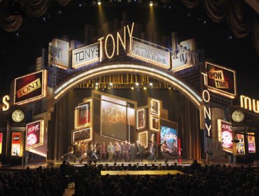 Tony Awards: Jennifer López y Chita Rivera encienden la alfombra roja