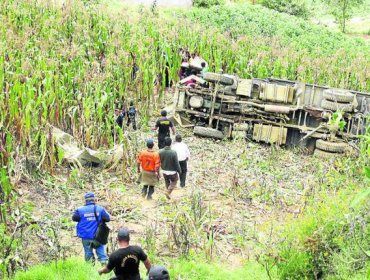 Accidente de "bus" escolar deja al menos 17 muertos en Perú