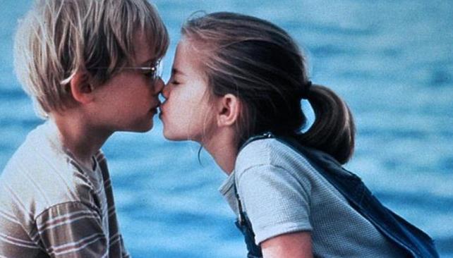 Así luce la niña protagonista de "Mi primer beso"