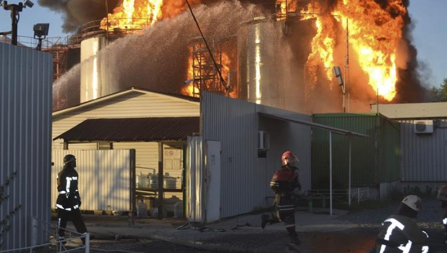 Al menos cuatro muertos en incendio de almacén de combustible cerca de Kiev