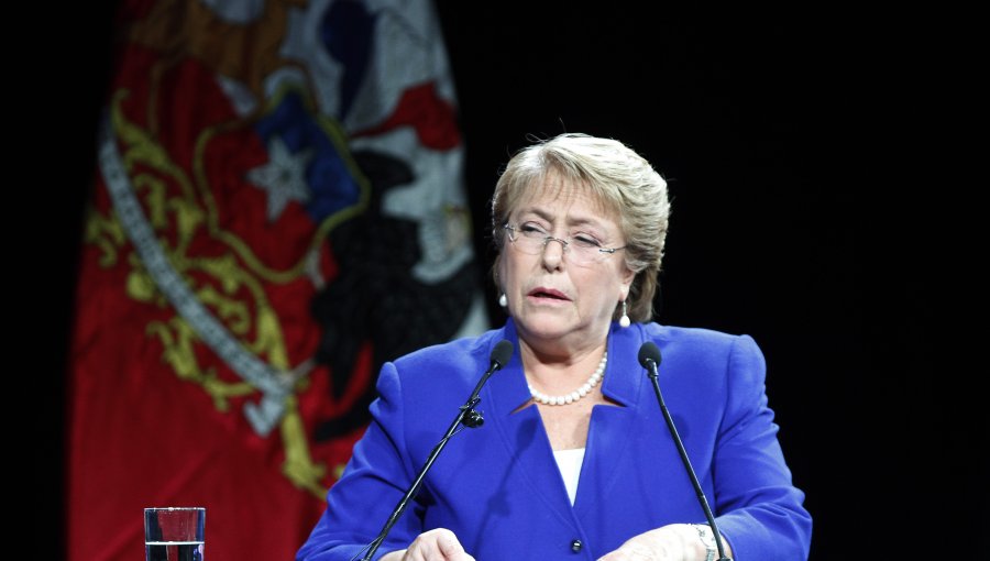 Bachelet llega a Bélgica con la misión de actualizar los tratados de libre comercio entre Chile y la Unión Europea