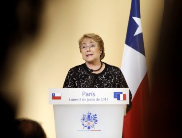 Personalidades francesas entregan carta a presidenta Bachelet donde expresan su preocupación por ex presos políticos