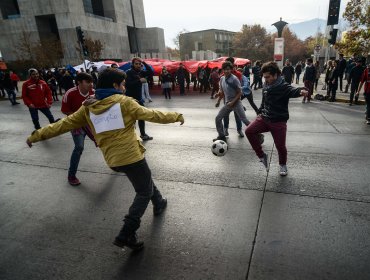 Estudiantes realizan "Pichanga por la Educación"