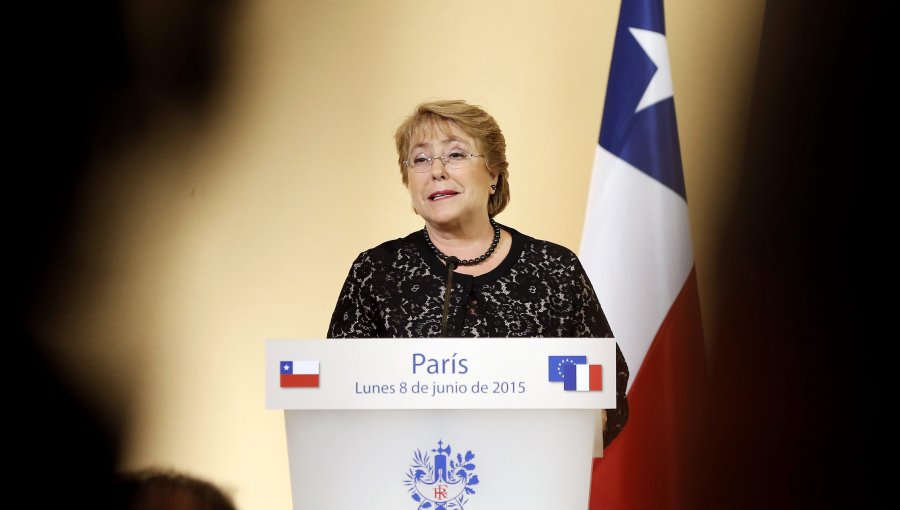 Personalidades francesas entregan carta a presidenta Bachelet donde expresan su preocupación por ex presos políticos