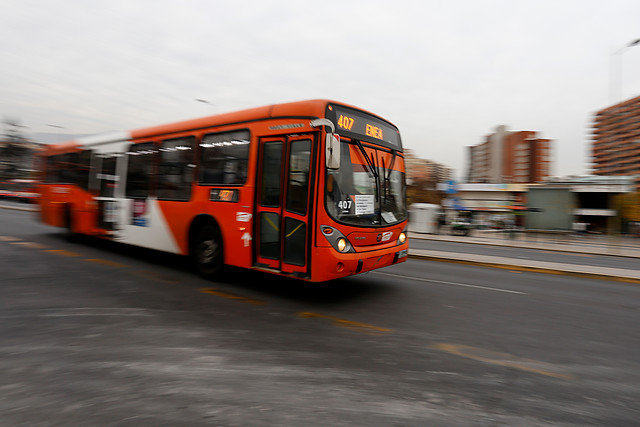 Operador del Transantiago reporta daños en más de 500 buses por actos vandálicos