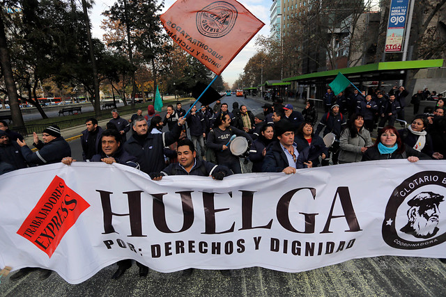 Choferes del Transantiago rechazan oferta de la empresa y sigue huelga