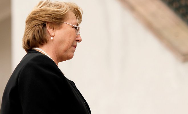 Bachelet descarta irregularidades en asesorías de ex ministro Insunza a Codelco