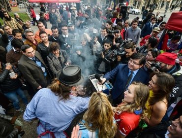 Inauguran oficialmente la Fiesta del Vino en Buin con bellas modelos faranduleras