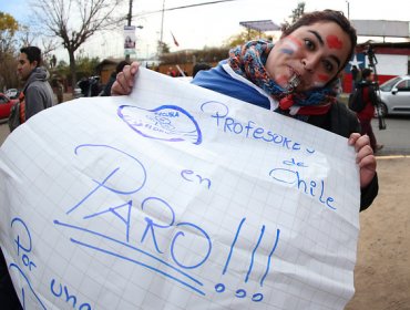 Municipalidad de Recoleta descontará sueldos a profesores en paro