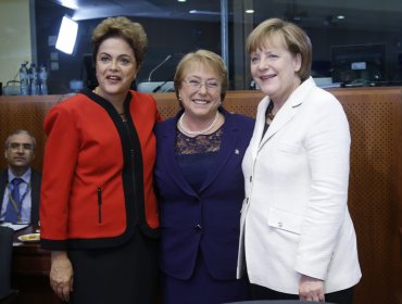 Bachelet se reúne con la mujer más poderosa del mundo: Angela Merkel