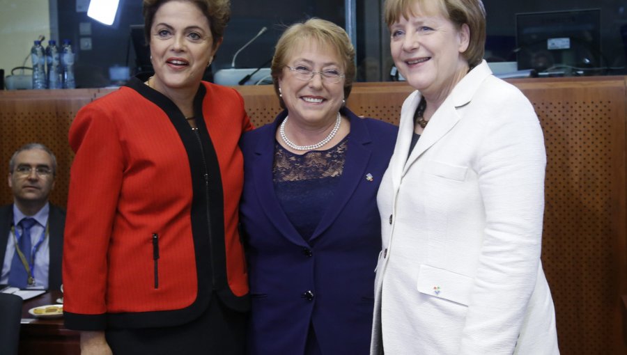 Bachelet se reúne con la mujer más poderosa del mundo: Angela Merkel