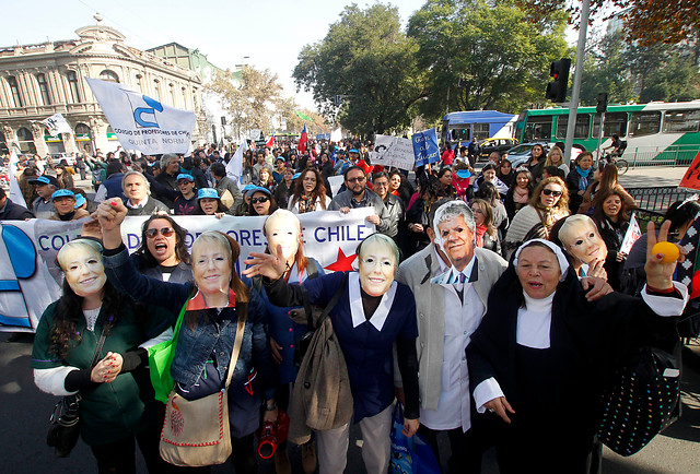 Profesores se reúnen con Comisión Educación para solicitar suspensión de proyecto Carrera Docente