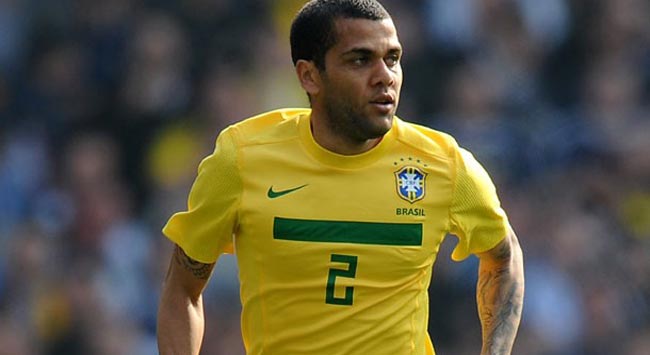 Dani Alves vuelve de emergencia al Scratch