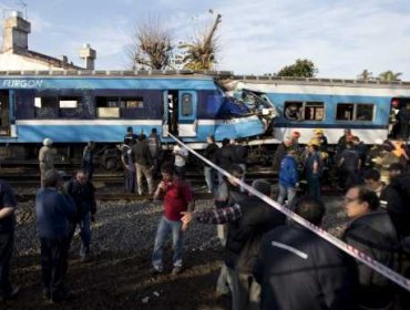 Conductor de tren accidentado en Argentina dejó mando a ayudante, según vídeo