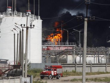 Se reaviva incendio en depósito de combustible de Ucrania