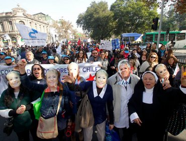 Profesores se reúnen con Comisión Educación para solicitar suspensión de proyecto Carrera Docente