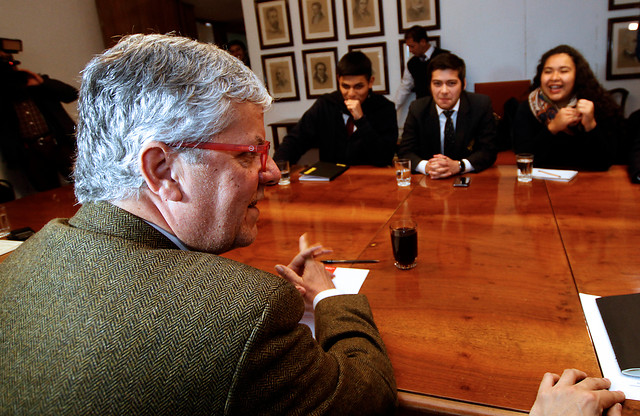 Ministro Eyzaguirre y Cones realizan mesa de trabajo en las dependencias del Mineduc