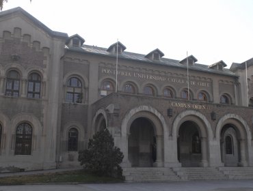 Estudiantes se toman Campus Oriente de Universidad Católica