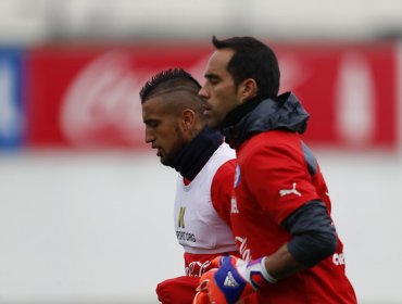 Juventus y FC Barcelona felicitan a Vidal y Bravo tras triunfo de la 'Roja'