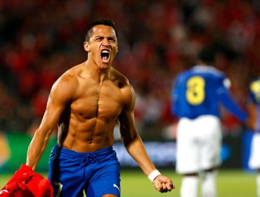 Lanzan inusual campaña para que Alexis Sánchez juegue desnudo en la Copa América