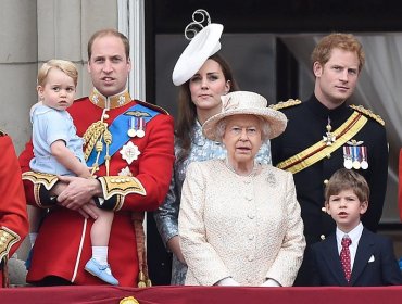 Reina Isabel II celebra su 89 cumpleaños con un desfile militar en Londres