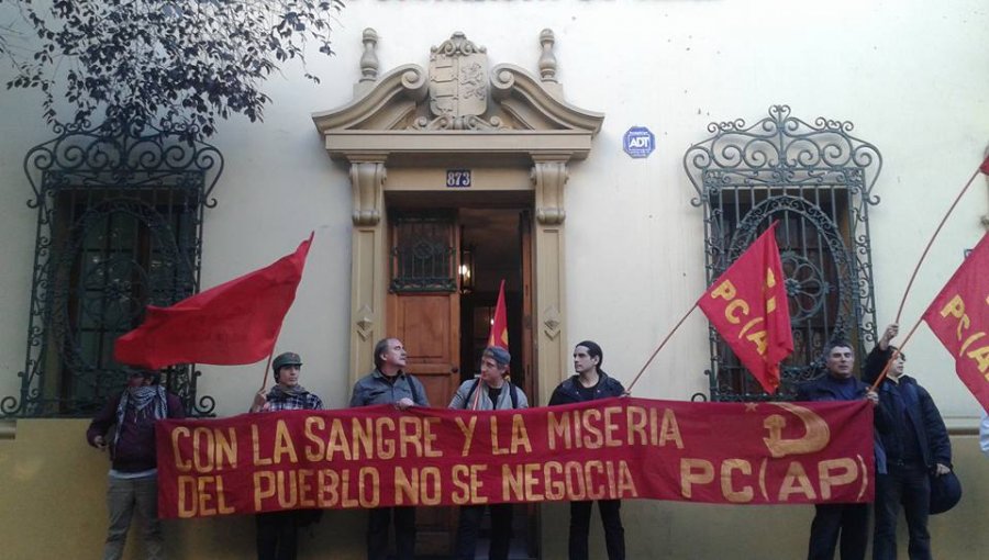 Carabineros desalojó sede del PS tomada por ex presos políticos