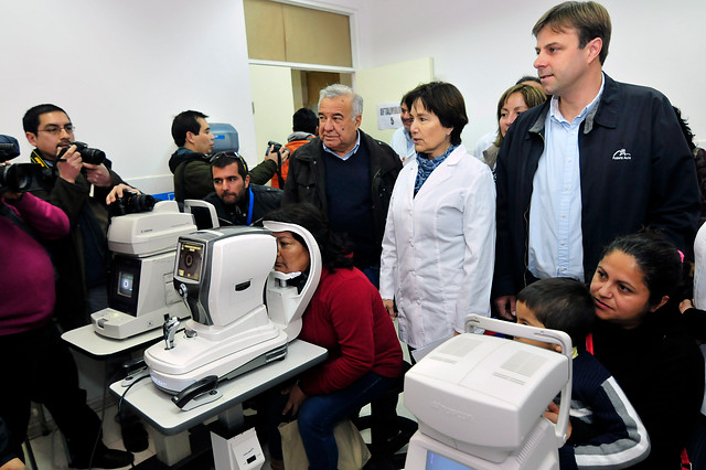 Ministerio de Salud intenta reducir la espera oftalmológica en Puente Alto